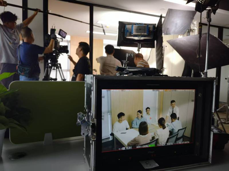 府谷县TVC拍摄公司：科技产品视觉化大师，诠释未来感与功能美学